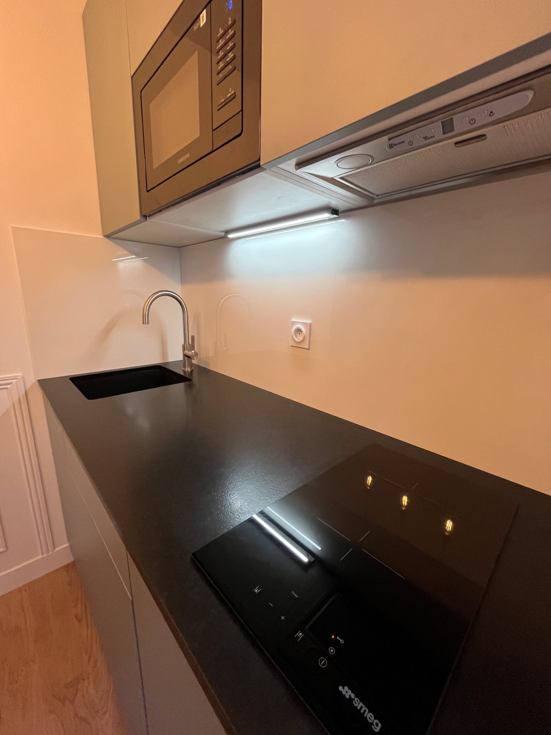 vous cherchez un am&eacute;nagement de cuisine sur mesure &agrave; paris 17 ? profitez de solutions personnalis&eacute;es et d&rsquo;un accompagnement professionnel pour transformer votre espace culinaire selon vos envies et votre style.