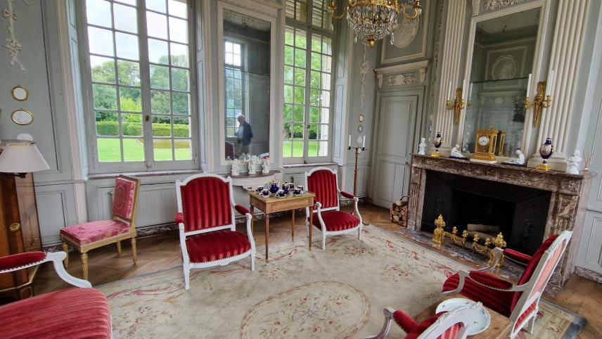 découvrez l'art de l'aménagement intérieur au 17e siècle : styles, matériaux, couleurs et astuces pour recréer une atmosphère élégante et historique dans votre maison.