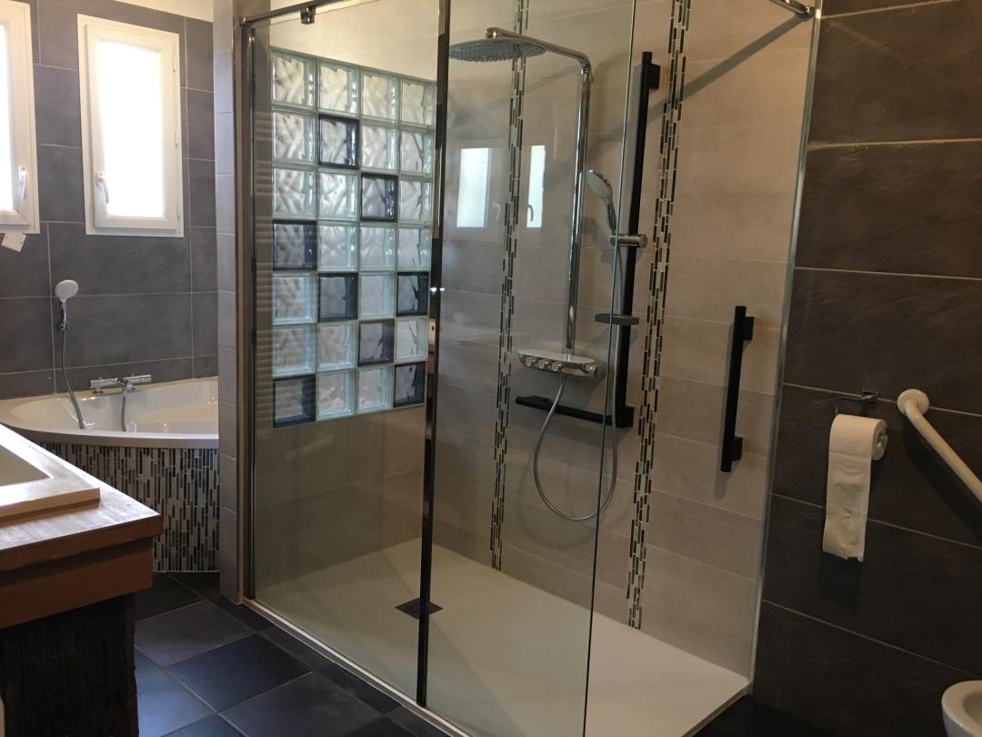 confiez la r&eacute;novation de votre salle de bain &agrave; un artisan qualifi&eacute; &agrave; paris 17. conseils personnalis&eacute;s, devis gratuit, travaux de qualit&eacute; pour un espace moderne et fonctionnel.