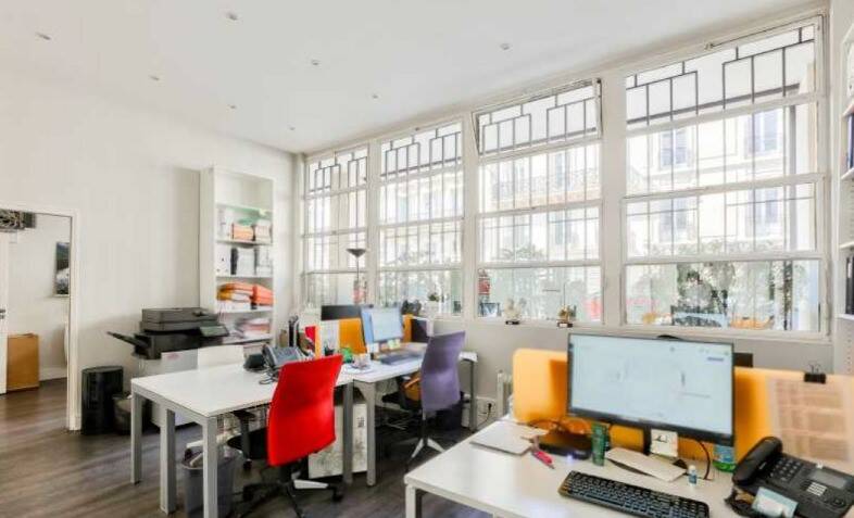 d&eacute;couvrez un bureau fonctionnel &agrave; paris 17 : espace de travail moderne, bien &eacute;quip&eacute; et id&eacute;alement situ&eacute; pour vos activit&eacute;s professionnelles. louez d&egrave;s maintenant au c&oelig;ur du 17&egrave;me arrondissement.