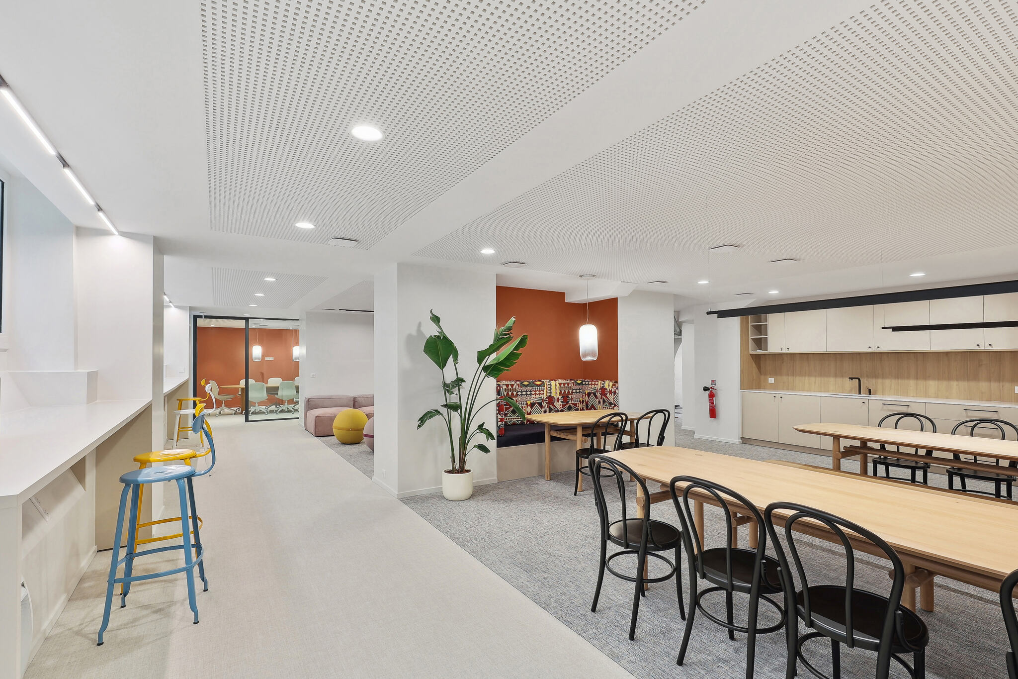 d&eacute;couvrez un bureau fonctionnel &agrave; paris 17 : espace moderne, bien &eacute;quip&eacute; et id&eacute;alement situ&eacute; pour travailler efficacement. parfait pour entreprises et ind&eacute;pendants &agrave; la recherche d&rsquo;un environnement professionnel dans le 17e arrondissement.