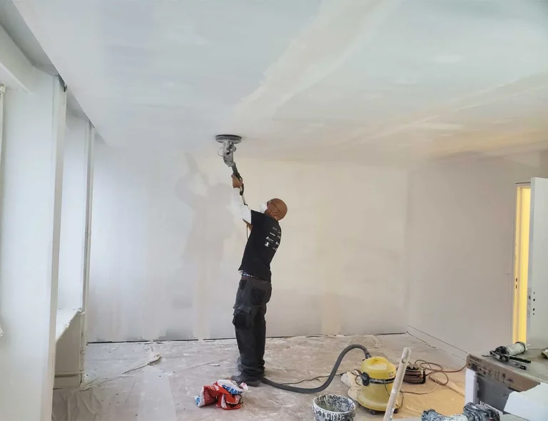 d&eacute;couvrez nos conseils pour choisir le meilleur r&eacute;novateur &agrave; paris en 2025 et r&eacute;ussir votre projet de r&eacute;novation en toute confiance.