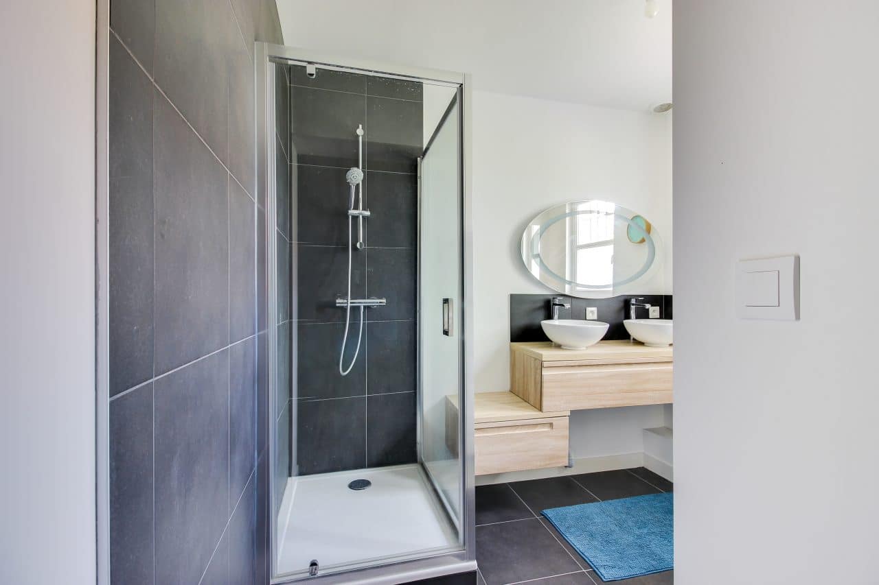 d&eacute;couvrez nos conseils pour choisir le meilleur prestataire de r&eacute;novation &agrave; lyon en 2025. s&eacute;lection, crit&egrave;res essentiels, avis et astuces pour r&eacute;ussir vos travaux en toute s&eacute;r&eacute;nit&eacute;.