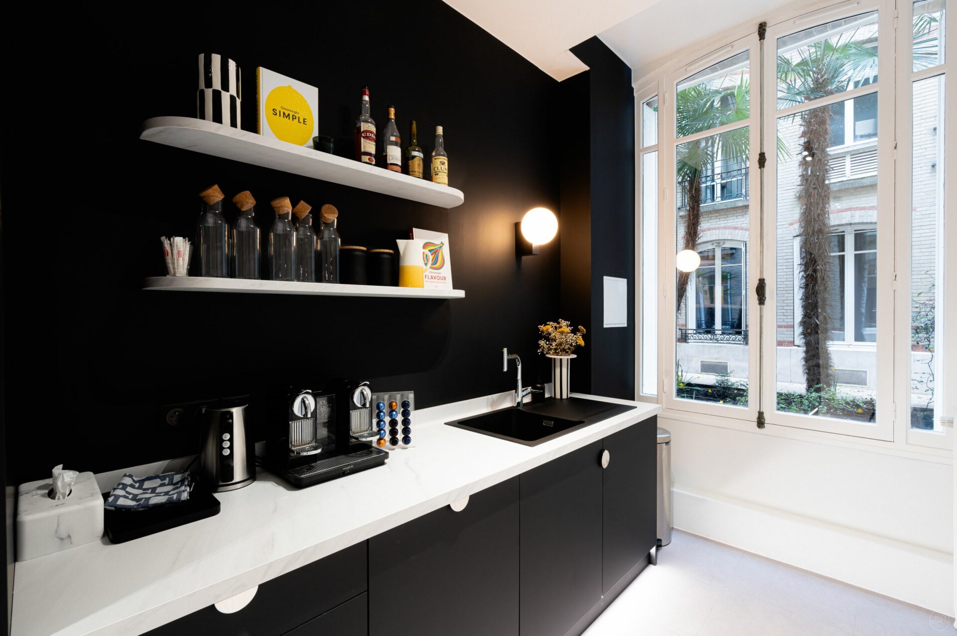 d&eacute;couvrez des cuisines sur mesure &agrave; paris 75017 : conception, fabrication et installation personnalis&eacute;es pour optimiser votre espace avec des mat&eacute;riaux de qualit&eacute;.