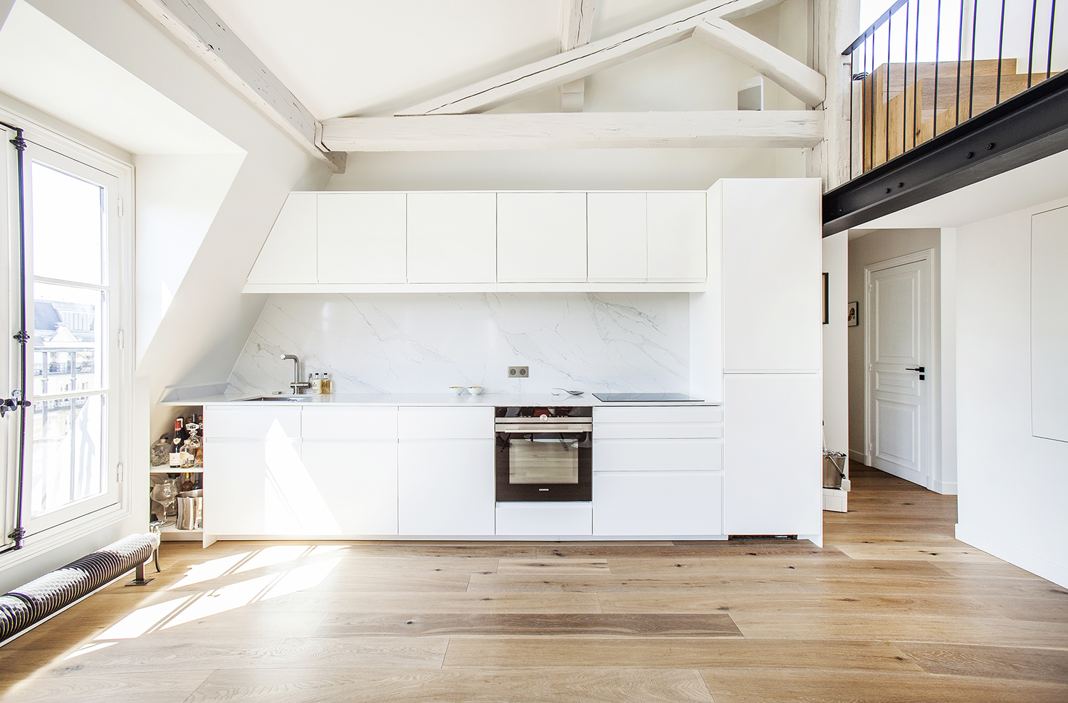 découvrez nos cuisines sur mesure à paris 75017 : conception personnalisée, matériaux de qualité et accompagnement complet pour un espace fonctionnel et élégant adapté à vos envies.