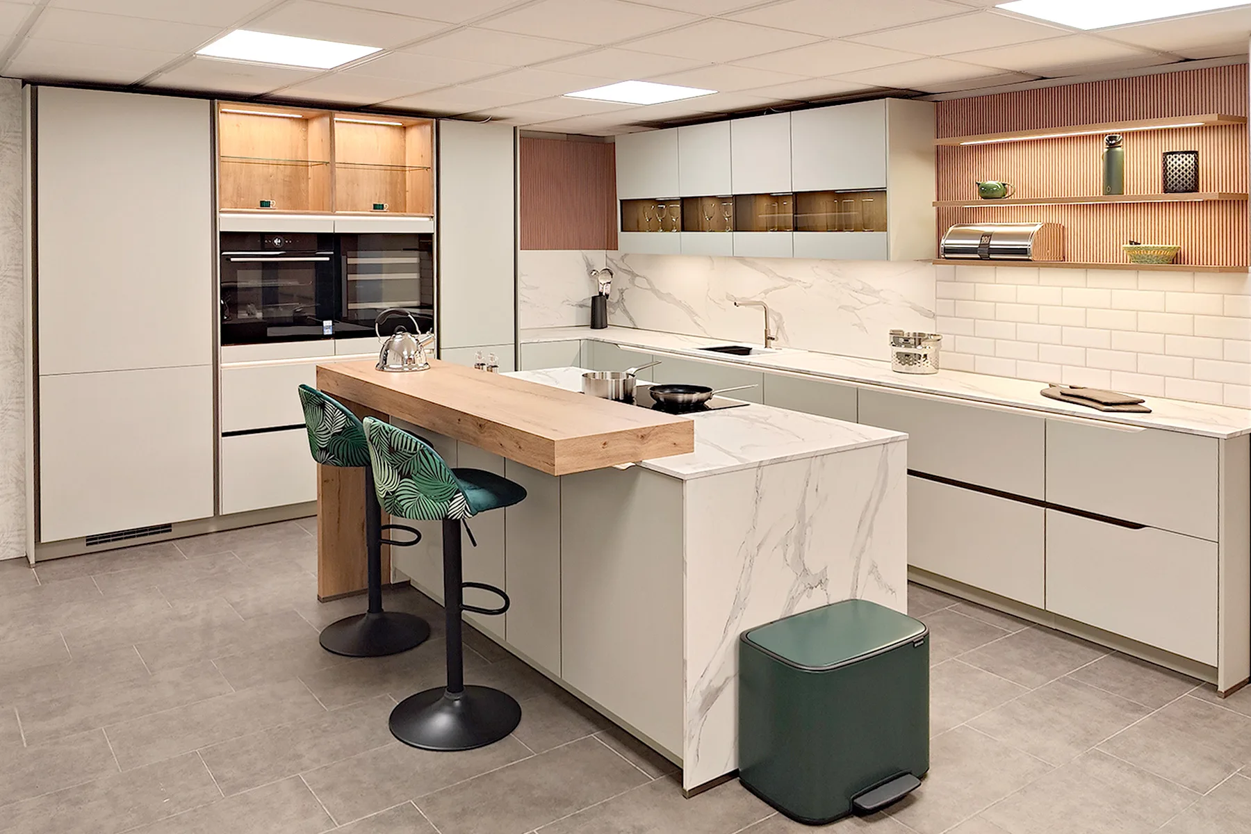 obtenez votre devis gratuit pour une cuisine moderne à paris en 2025. comparez les prix, trouvez des idées sur mesure et bénéficiez de conseils d’experts pour concrétiser votre projet cuisine contemporaine.