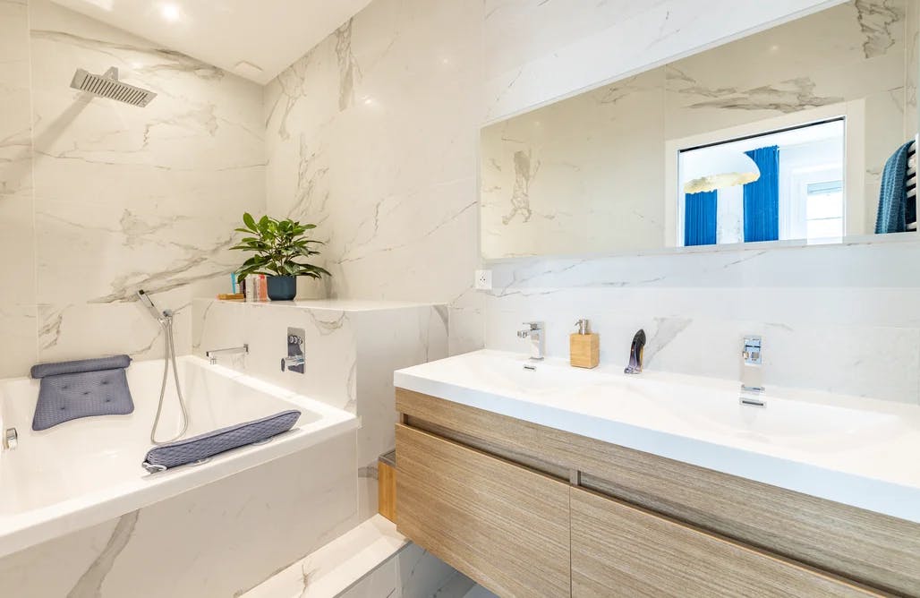 obtenez gratuitement votre devis pour la r&eacute;novation de salle de bain &agrave; paris 17. service rapide, professionnel et sans engagement. transformez votre salle de bain d&egrave;s aujourd