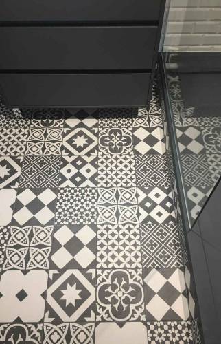 d&eacute;couvrez notre service de douche design &agrave; paris 17e : installation sur-mesure, mat&eacute;riaux haut de gamme et conseils personnalis&eacute;s pour transformer votre salle de bain avec &eacute;l&eacute;gance.