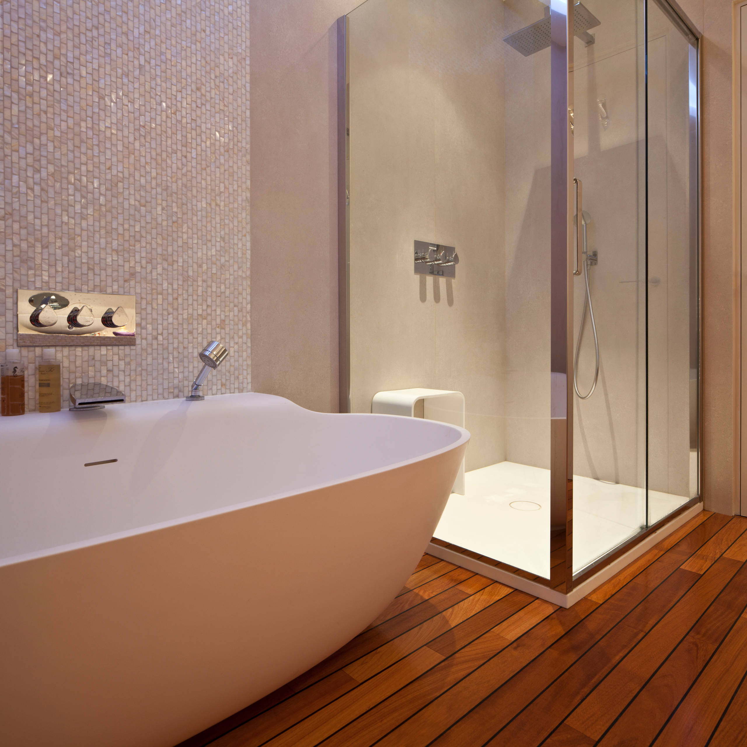 d&eacute;couvrez des douches design &agrave; paris 75017 : conception sur-mesure, mat&eacute;riaux haut de gamme et installation professionnelle pour sublimer votre salle de bain.