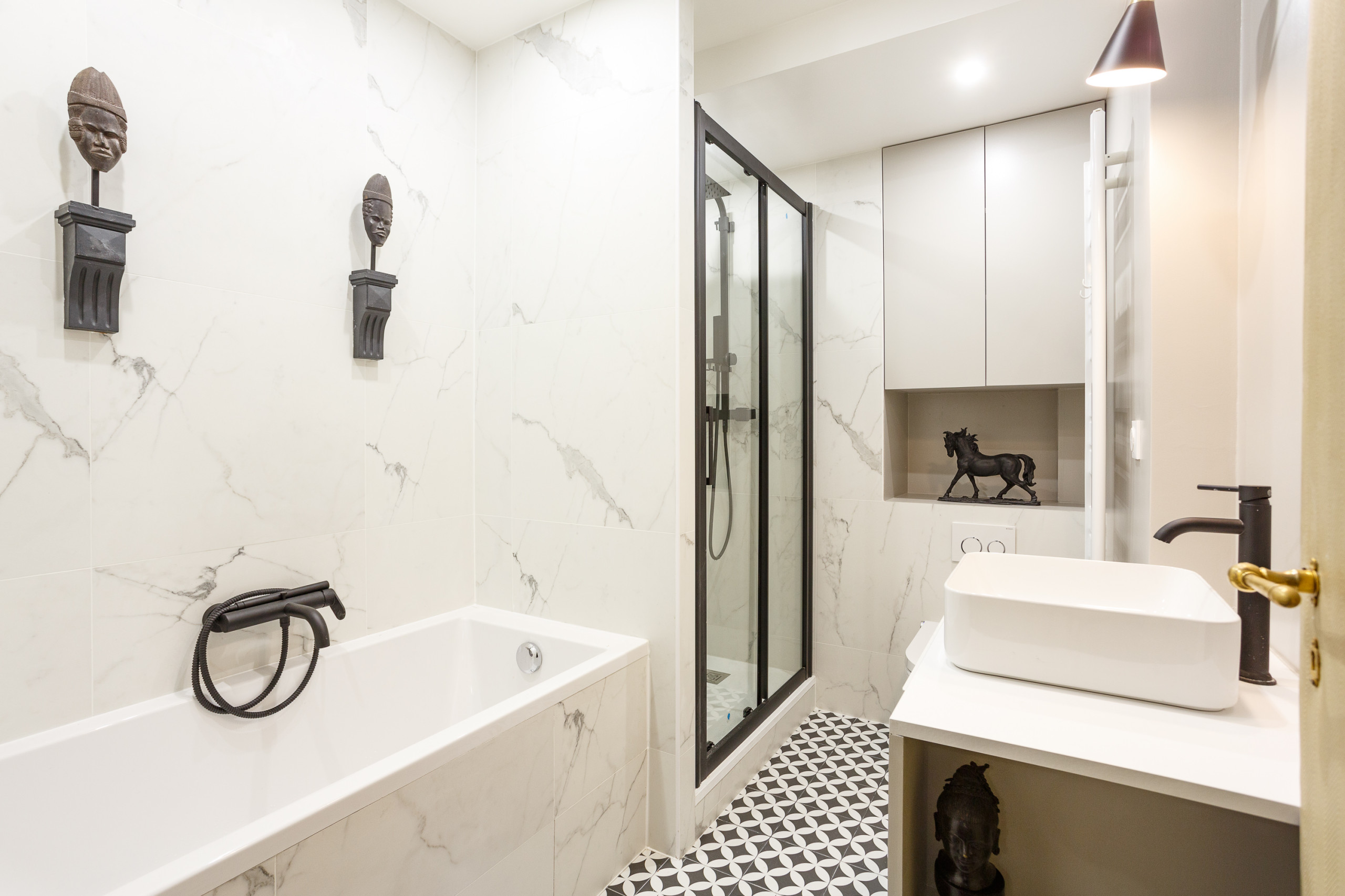 découvrez nos solutions de douche design à paris 75017 : modernisez votre salle de bain avec des installations élégantes, personnalisées et haut de gamme, réalisées par des experts locaux.