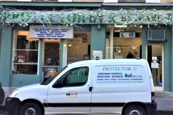 faites appel &agrave; nos &eacute;lectriciens experts &agrave; paris 75017 pour une &eacute;lectricit&eacute; s&eacute;curis&eacute;e dans votre logement ou local professionnel. interventions rapides, conformes aux normes et garanties de s&eacute;curit&eacute; maximales.