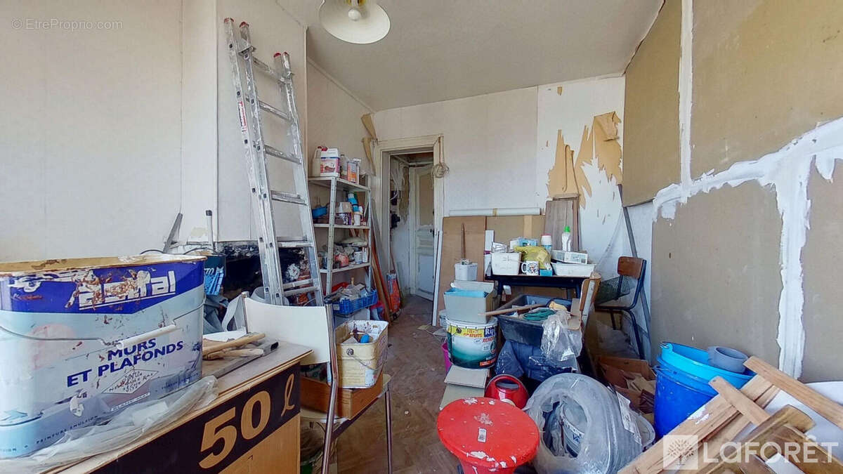 besoin de refaire la peinture de votre maison &agrave; paris 17 ? d&eacute;couvrez nos services professionnels de peinture int&eacute;rieure et ext&eacute;rieure pour un r&eacute;sultat impeccable. devis gratuit et intervention rapide.