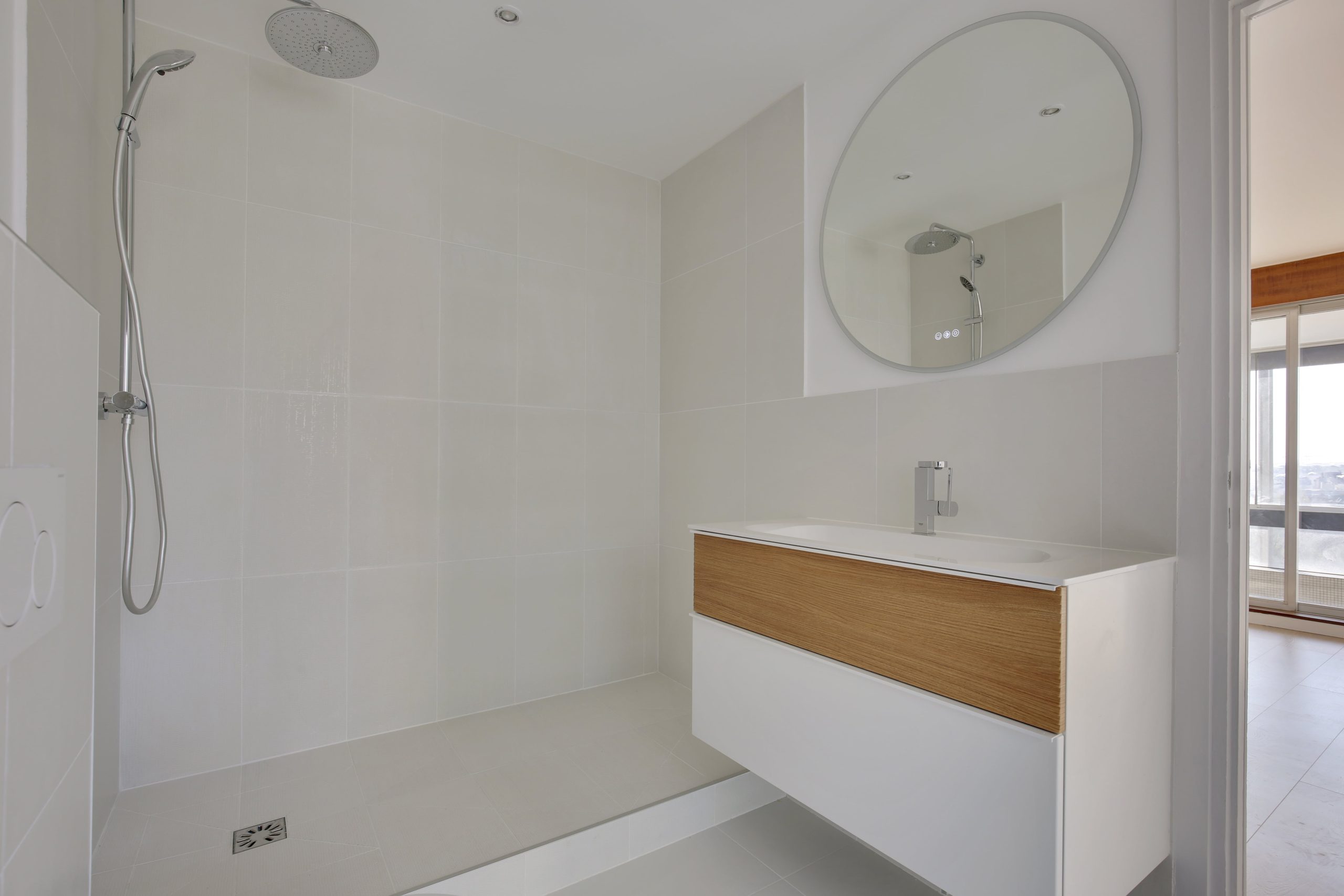 découvrez le prix d’une salle de bain rénovée à paris 75017 : conseils pour estimer votre budget, exemples de tarifs, critères qui influencent le coût et astuces pour réussir votre rénovation au meilleur prix.