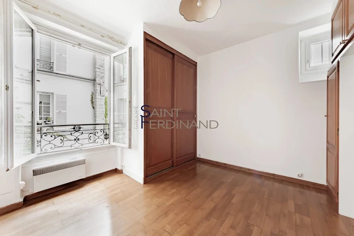 découvrez comment rénover un 2 pièces à paris 17 sans déménagement : solutions sur-mesure, travaux rapides et efficaces, respects de votre confort et de votre quotidien.