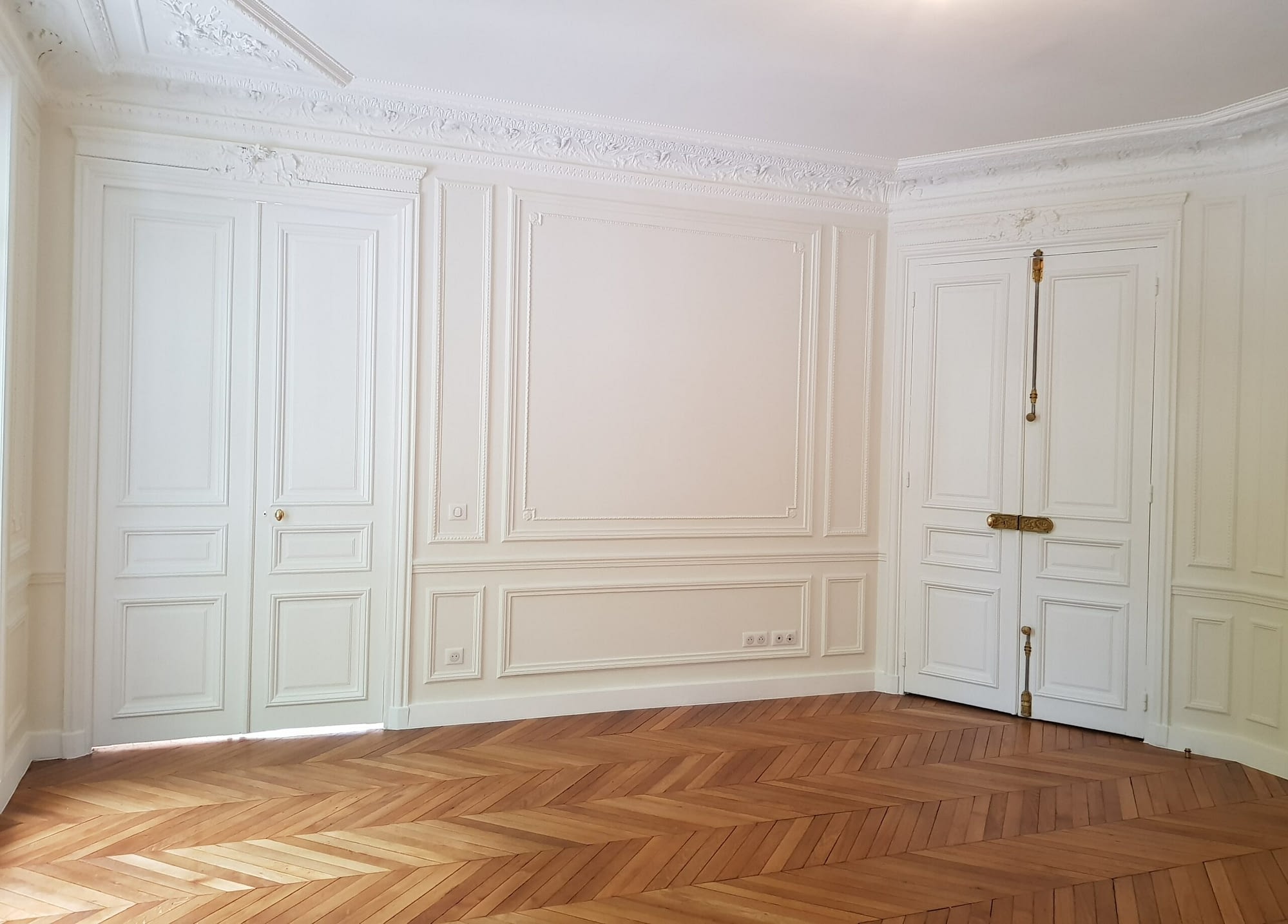 confiez la rénovation de votre appartement haussmannien à paris 17 à des experts pour sublimer le charme de l'ancien tout en apportant confort moderne et élégance. demandez un devis personnalisé dès maintenant !