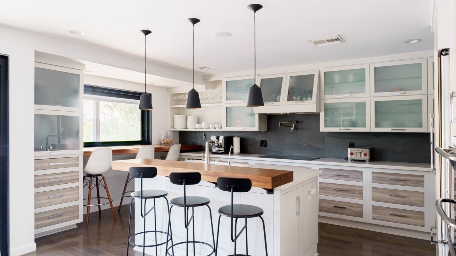 d&eacute;couvrez nos conseils et astuces pour r&eacute;ussir la r&eacute;novation de votre cuisine : id&eacute;es d&rsquo;am&eacute;nagement, choix des mat&eacute;riaux, budget et tendances pour cr&eacute;er un espace moderne et fonctionnel.