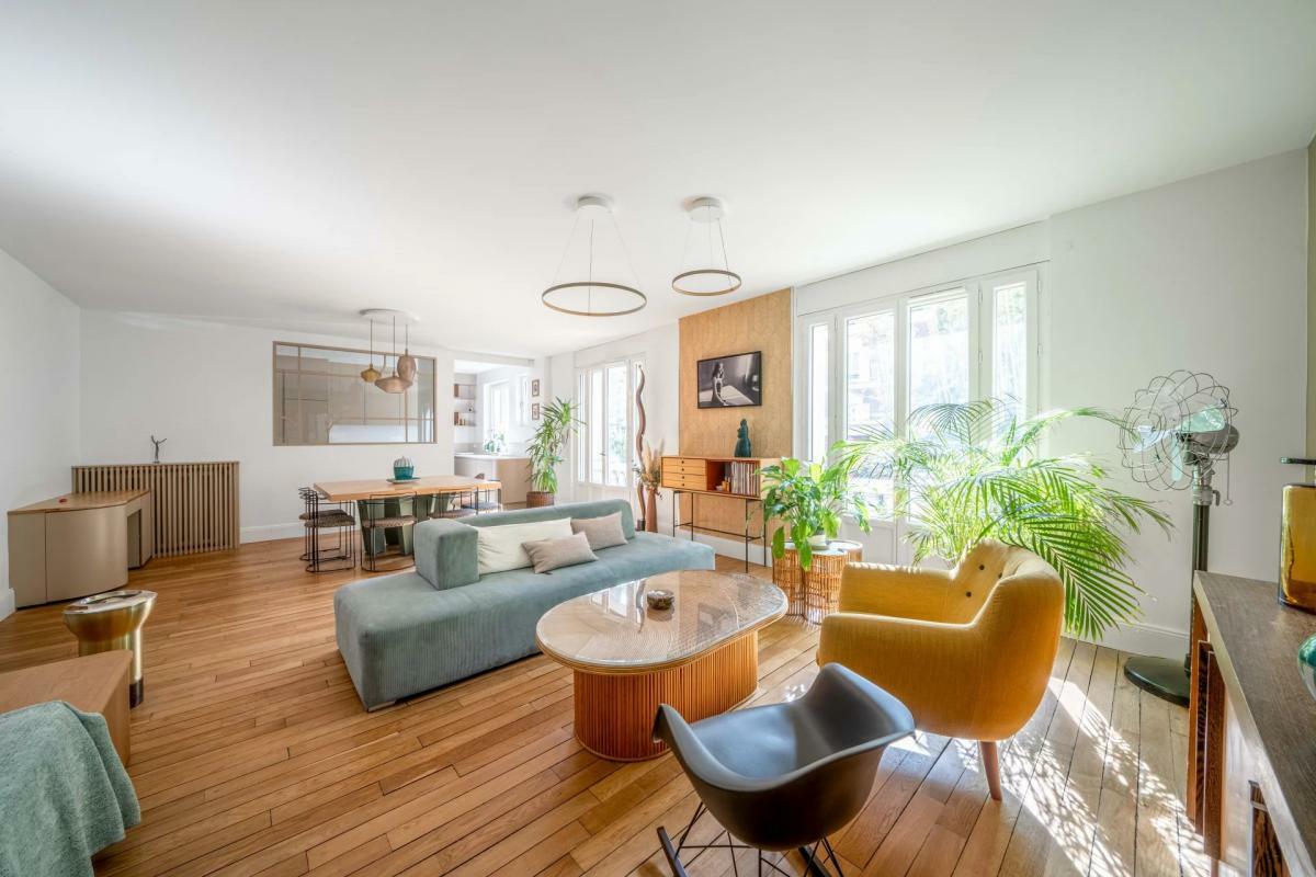 d&eacute;couvrez une r&eacute;novation de luxe d&rsquo;un appartement 4 pi&egrave;ces &agrave; paris 17 : prestations haut de gamme, design &eacute;l&eacute;gant et finitions soign&eacute;es pour un cadre de vie raffin&eacute; au c&oelig;ur du 17&egrave;me arrondissement.