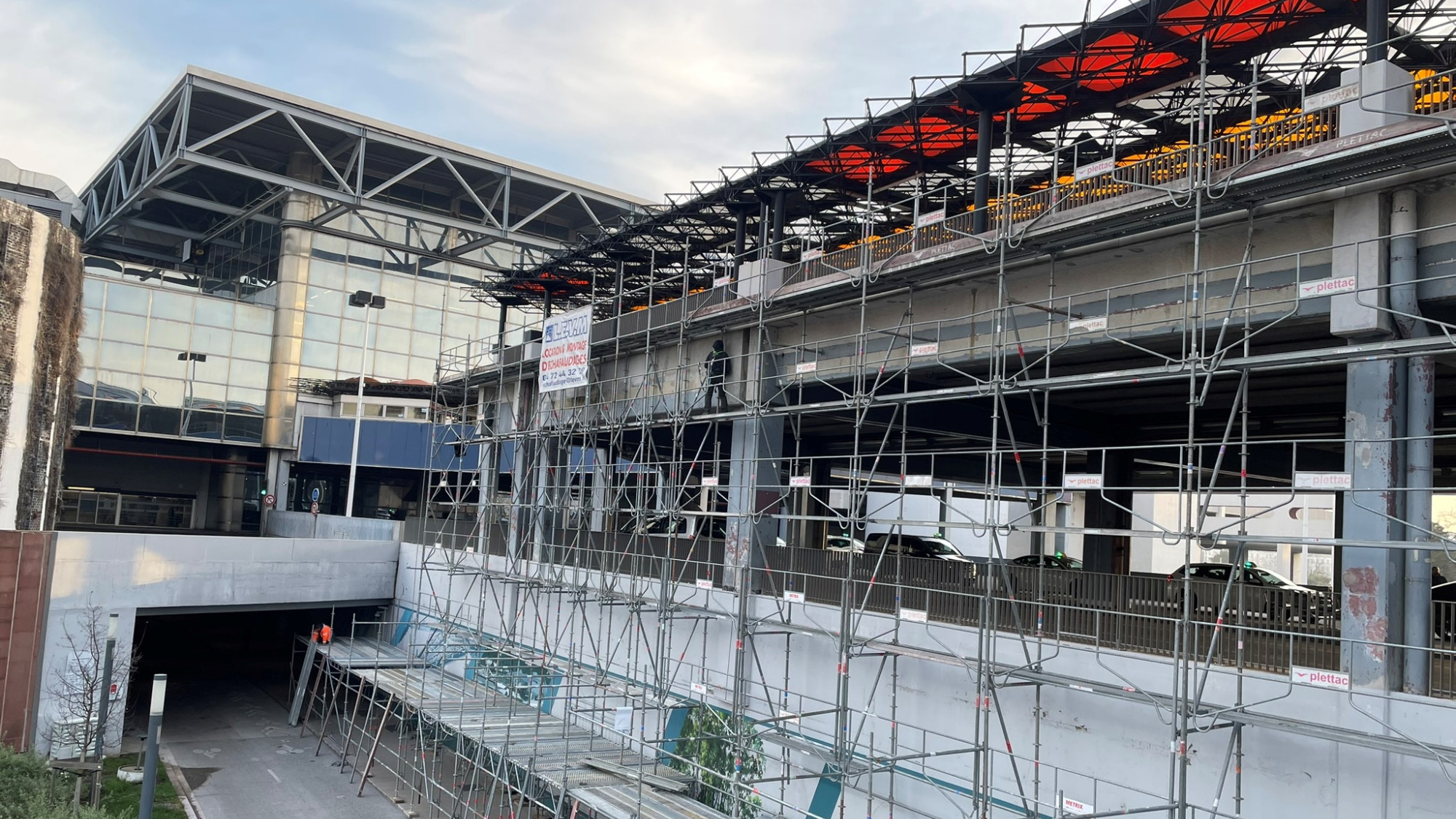 préparez votre projet de rénovation à lyon en 2025 avec nos conseils et solutions personnalisées. découvrez les meilleures entreprises lyonnaises pour tous vos travaux de rénovation, du devis à la réalisation.