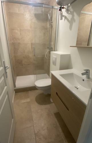 confiez la rénovation de votre salle de bains à paris 75017 à des professionnels expérimentés. travaux sur mesure, modernisation, conseils et devis gratuits pour un espace de bien-être adapté à vos besoins.