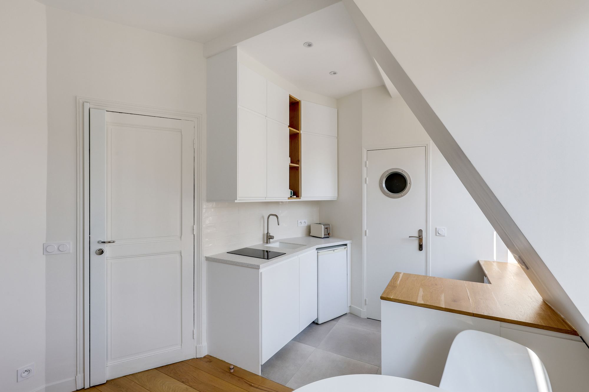 confiez la rénovation de votre studio à paris à des experts. solutions sur-mesure, conseils déco et gestion complète de votre projet pour un espace moderne et optimisé.