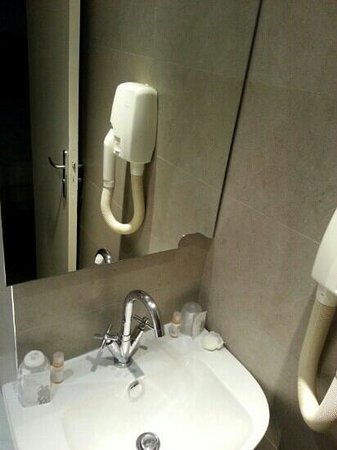 d&eacute;couvrez nos solutions sur mesure pour la r&eacute;novation et l&rsquo;am&eacute;nagement de salle de bain &agrave; paris 17 : design moderne, mat&eacute;riaux de qualit&eacute; et artisans exp&eacute;riment&eacute;s. obtenez un devis gratuit pour transformer votre espace.