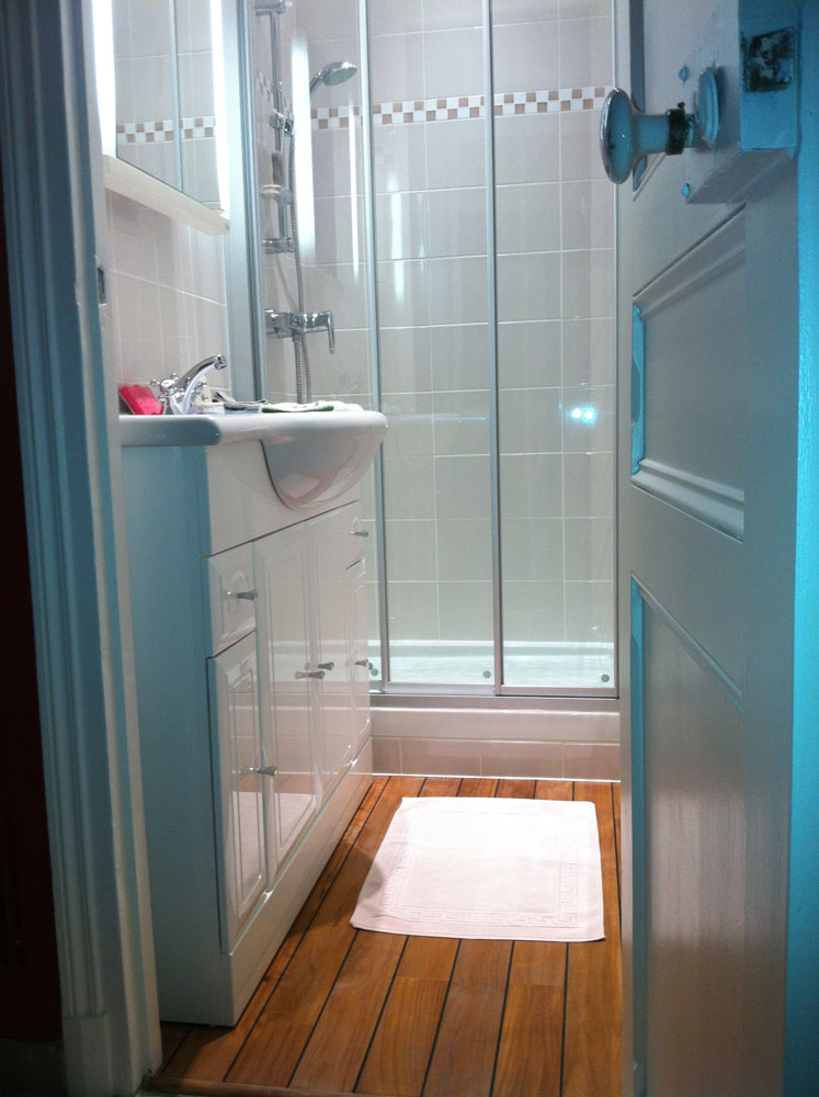 besoin de rénover votre salle de bain dans le 75017 ? découvrez nos services de travaux de salle de bain : rénovation, aménagement, carrelage, plomberie et conseils personnalisés pour un résultat sur mesure à paris 17.