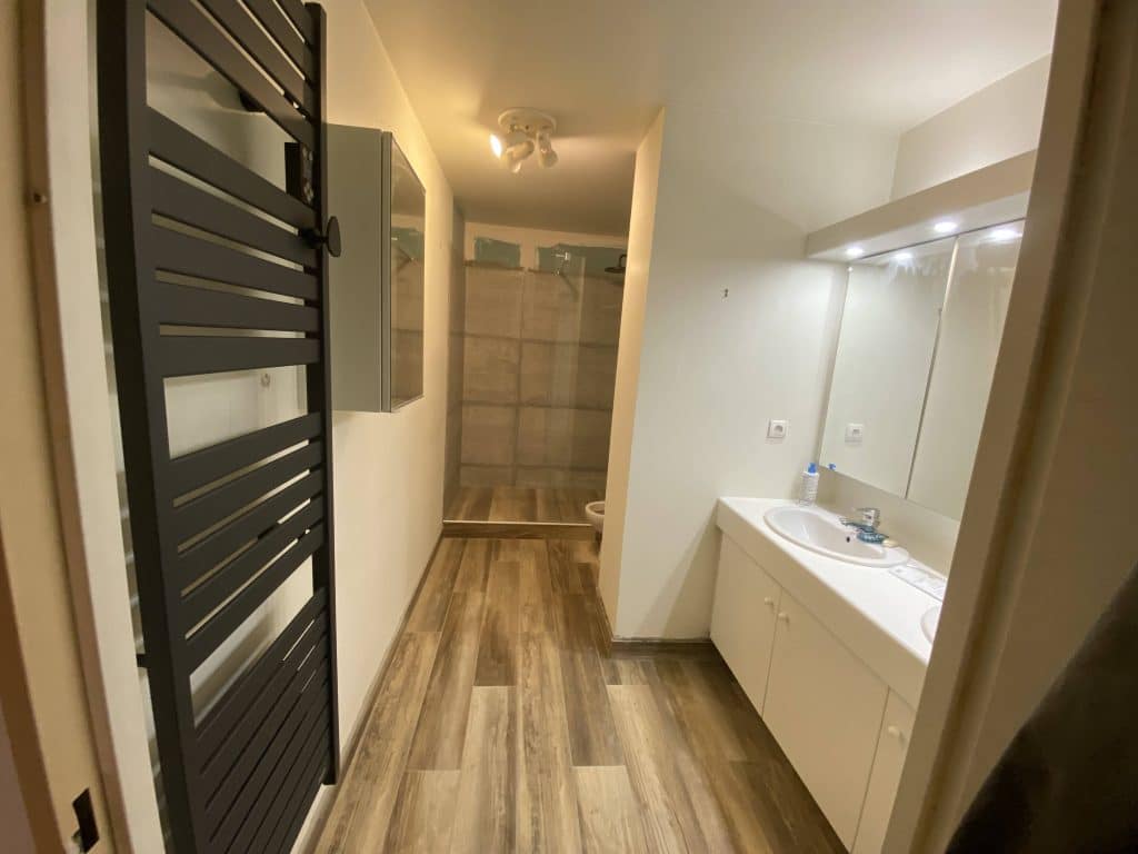 confiez vos travaux de salle de bain &agrave; paris 17 &agrave; des professionnels qualifi&eacute;s. r&eacute;novation compl&egrave;te, am&eacute;nagement sur-mesure et installations modernes pour votre confort et votre bien-&ecirc;tre.