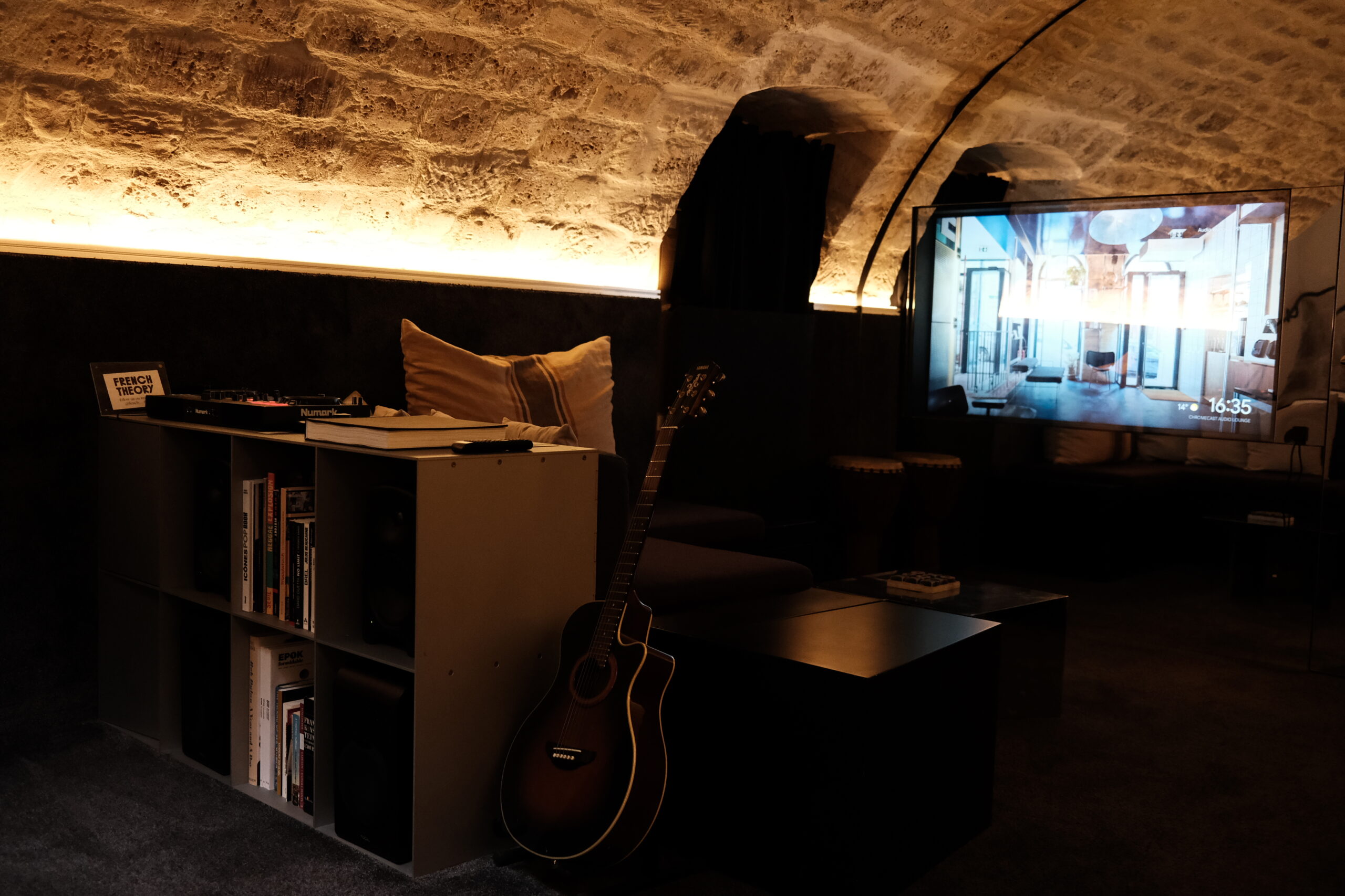découvrez les meilleures solutions d'acoustique pour votre studio à paris 17 : traitement, isolation et optimisation sonore pour musiciens, professionnels du son et passionnés.