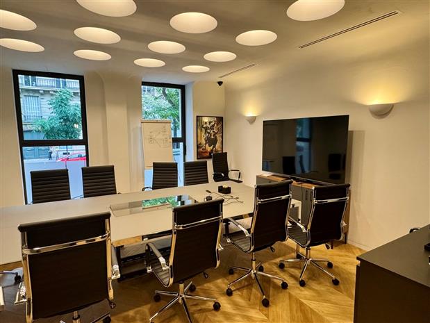 d&eacute;couvrez un bureau lumineux dans un appartement 2 pi&egrave;ces r&eacute;nov&eacute;, situ&eacute; au c&oelig;ur du 17e arrondissement de paris. id&eacute;al pour t&eacute;l&eacute;travail ou profession lib&eacute;rale dans un quartier dynamique et recherch&eacute;.