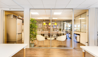 d&eacute;couvrez notre service de r&eacute;novation de bureaux &agrave; paris 17 : am&eacute;nagement sur mesure, modernisation des espaces de travail et conseils personnalis&eacute;s pour transformer votre entreprise.