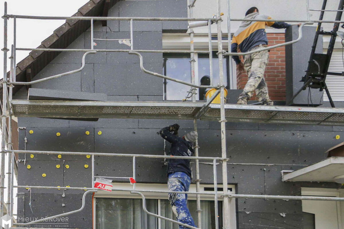 d&eacute;couvrez nos conseils pour bien choisir un artisan de r&eacute;novation en 2025 : crit&egrave;res essentiels, certifications et astuces pour garantir la r&eacute;ussite de vos travaux.