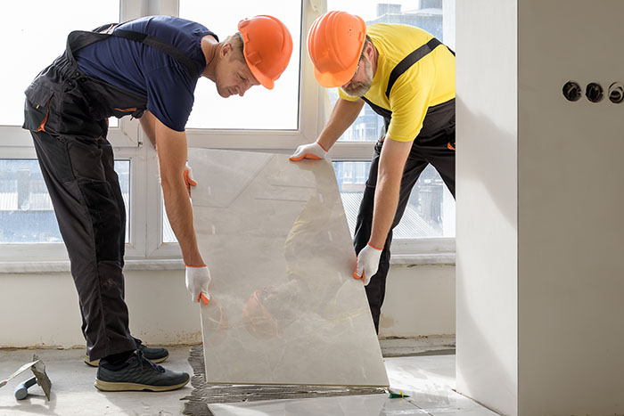 d&eacute;couvrez nos conseils pour bien choisir une entreprise de r&eacute;novation : crit&egrave;res essentiels, questions &agrave; poser et astuces pour assurer la r&eacute;ussite de vos travaux de r&eacute;novation en toute confiance.