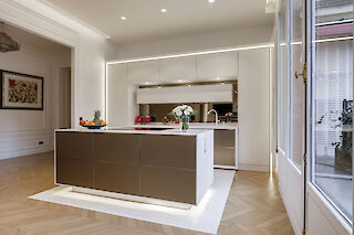 modernisez votre int&eacute;rieur avec la r&eacute;novation d&rsquo;une cuisine ouverte &agrave; paris 17. profitez d&rsquo;un espace convivial, lumineux et fonctionnel adapt&eacute; &agrave; vos envies et &agrave; votre style de vie.