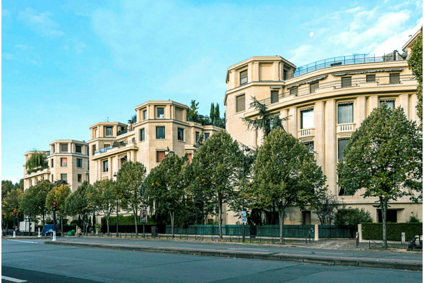 d&eacute;couvrez toutes les informations sur la hauteur sous plafond dans le 17e arrondissement de paris : normes, r&eacute;glementations et conseils pour optimiser votre espace de vie.