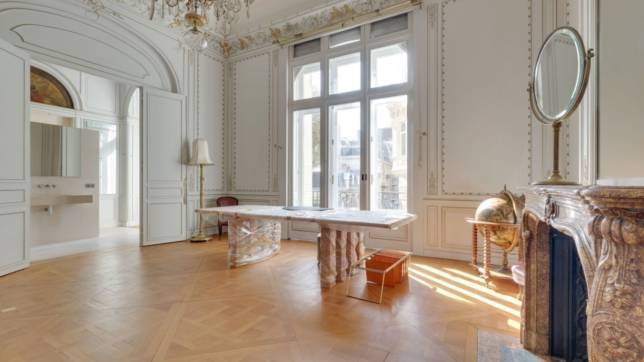 d&eacute;couvrez tout sur la hauteur de plafond typique dans le 17e arrondissement de paris : normes, astuces de mesure et conseils pour optimiser l&rsquo;espace de votre appartement ou bureau.