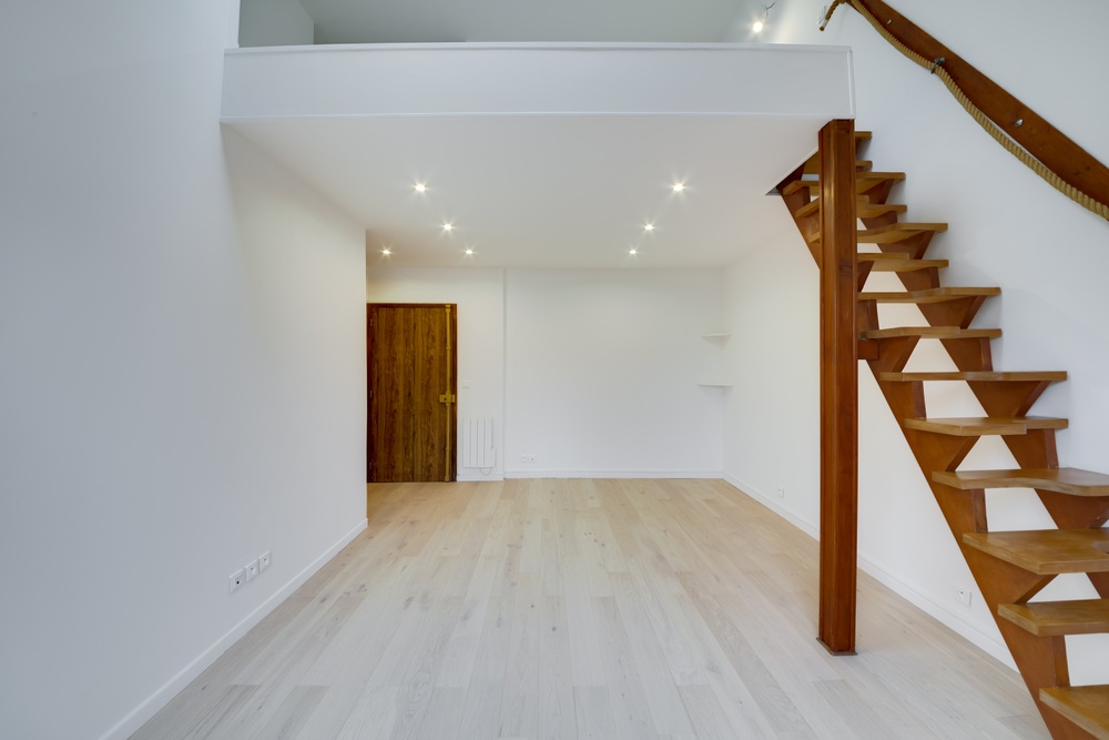 d&eacute;couvrez comment installer une mezzanine dans un studio &agrave; paris 17. conseils, astuces et solutions pour optimiser l&rsquo;espace et cr&eacute;er un int&eacute;rieur fonctionnel et moderne.