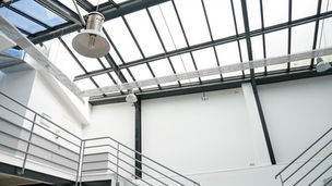 d&eacute;couvrez ce loft studio moderne &agrave; paris 17, id&eacute;al pour vos shootings, &eacute;v&eacute;nements ou r&eacute;unions professionnelles. espace lumineux, &eacute;quipement haut de gamme et localisation centrale dans le 17e arrondissement.