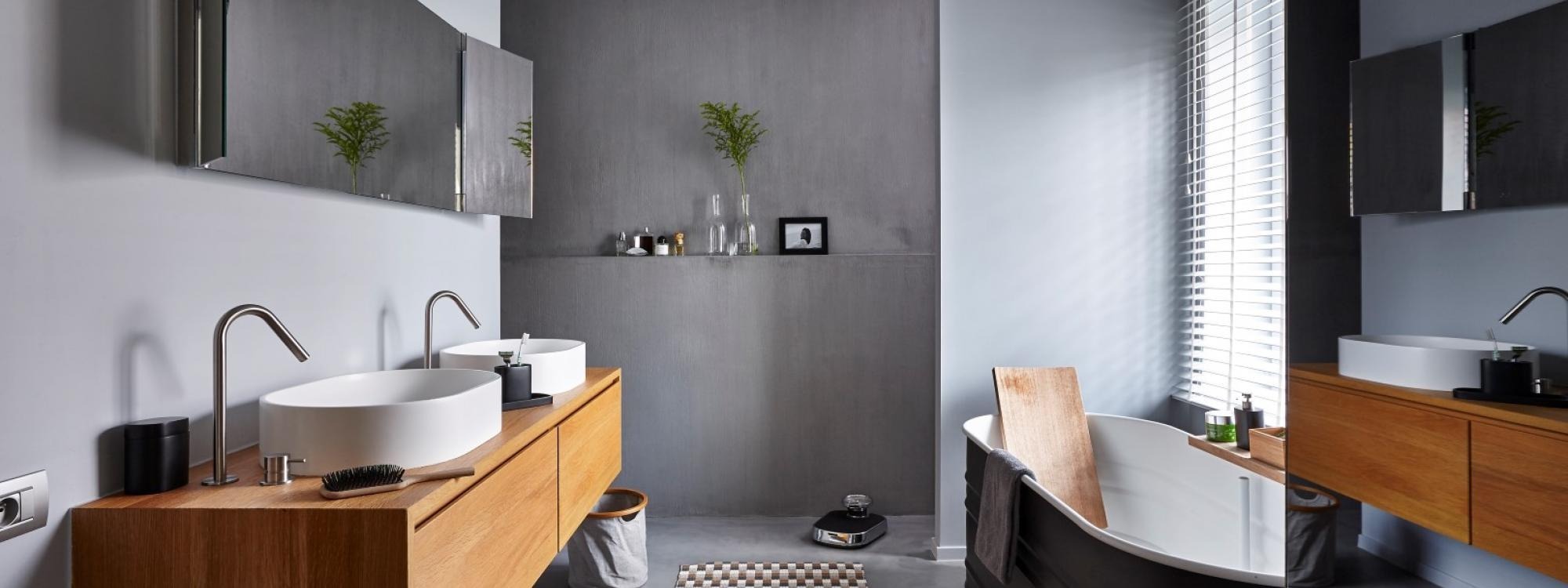 d&eacute;couvrez les prix du b&eacute;ton cir&eacute; en 2025 : co&ucirc;ts moyens au m&sup2;, facteurs qui influencent le tarif, astuces pour bien choisir votre rev&ecirc;tement d&eacute;coratif et conseils pour obtenir le meilleur rapport qualit&eacute;-prix.