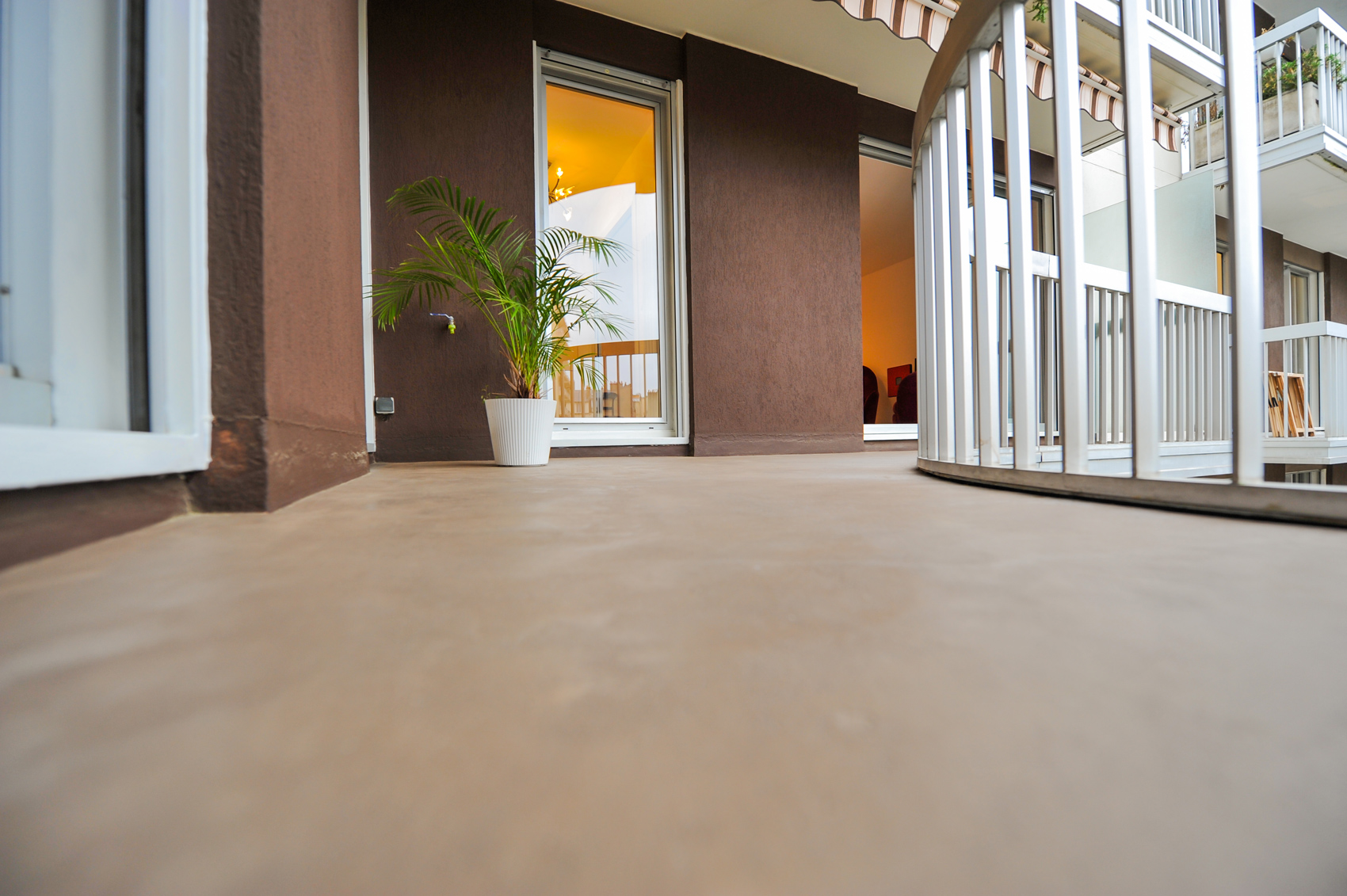 d&eacute;couvrez les prix du b&eacute;ton cir&eacute; en 2025 : tarifs au m&sup2;, conseils pour bien estimer votre budget et astuces pour r&eacute;ussir votre projet de sol ou de mur avec ce rev&ecirc;tement tendance.