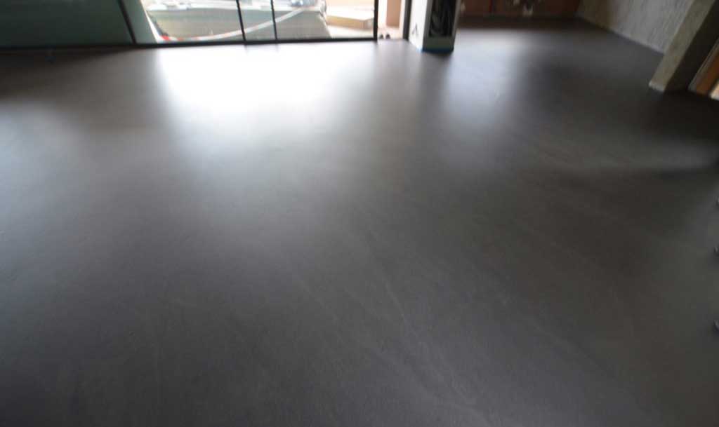 découvrez le prix du béton ciré en 2025 : tarifs au m2, facteurs de variation, conseils pour bien choisir et comparer les offres de professionnels pour vos projets de travaux en intérieur ou extérieur.