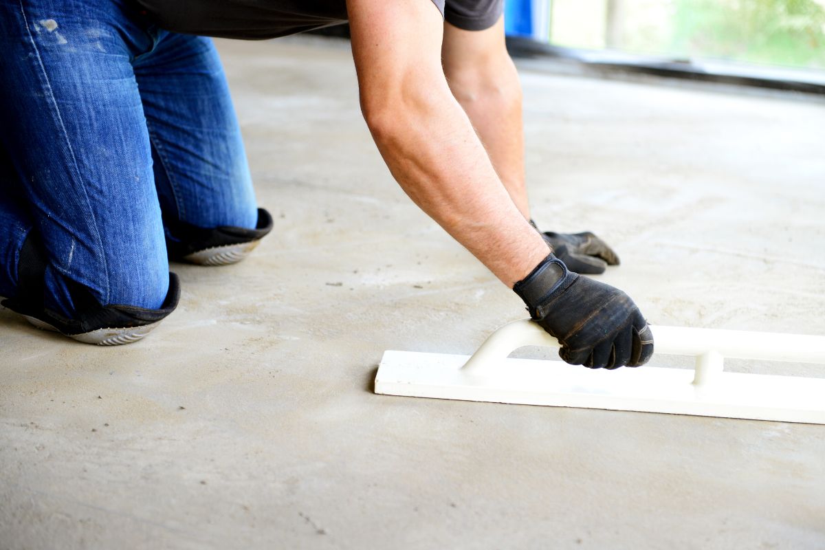 d&eacute;couvrez le prix du b&eacute;ton cir&eacute; au m2 : tarifs, facteurs de variation et conseils pour estimer votre budget de r&eacute;novation ou de d&eacute;coration int&eacute;rieure.