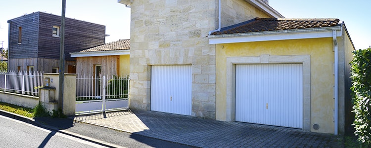 d&eacute;couvrez les diff&eacute;rents prix de garage en fonction de la taille, du type de construction et de la localisation. conseils pour estimer et comparer les co&ucirc;ts d&rsquo;un garage adapt&eacute; &agrave; vos besoins.
