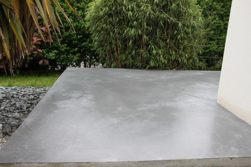 d&eacute;couvrez le prix au m2 du b&eacute;ton cir&eacute;, les facteurs qui influencent le co&ucirc;t, des exemples de tarifs pour sols et murs, ainsi que nos conseils pour optimiser votre budget travaux.