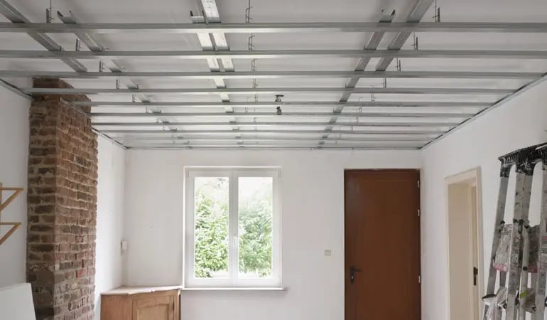 d&eacute;couvrez le prix au m&sup2; du placo : tarifs moyens, facteurs influen&ccedil;ant le co&ucirc;t et conseils pour estimer votre budget de pose de plaques de pl&acirc;tre.