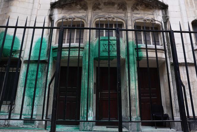 d&eacute;couvrez les tarifs 2025 pour la peinture de fa&ccedil;ade &agrave; paris. obtenez des conseils, comparatifs et devis pour trouver le meilleur prix adapt&eacute; &agrave; votre projet de r&eacute;novation.