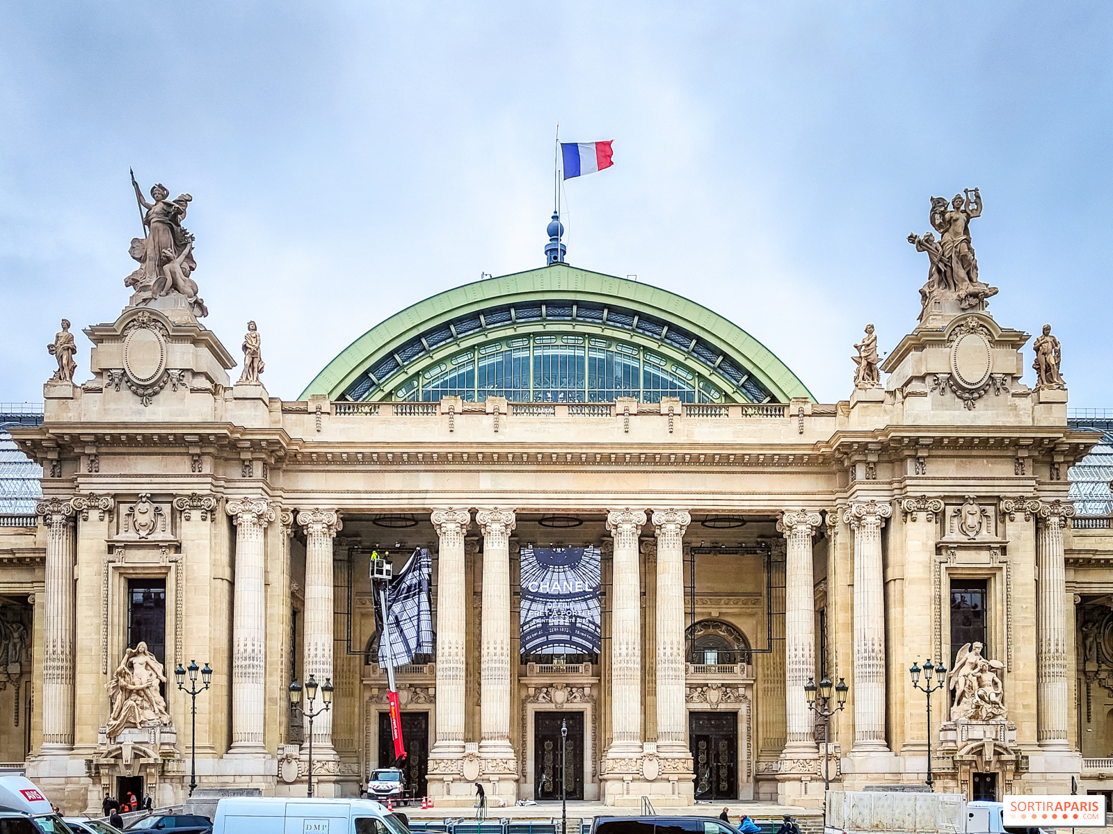 d&eacute;couvrez les prix de la peinture &agrave; paris en 2025 : tarifs au m&sup2;, conseils pour choisir un artisan peintre et astuces pour estimer le co&ucirc;t de vos travaux en toute s&eacute;r&eacute;nit&eacute;.