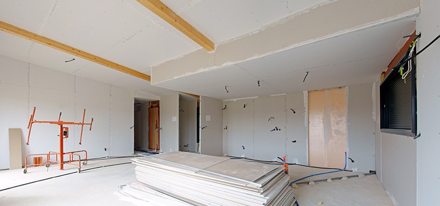 d&eacute;couvrez le prix du placo au m2 en 2024 : tarifs moyens, conseils pour bien choisir vos plaques de pl&acirc;tre, estimation du budget et astuces pour r&eacute;duire le co&ucirc;t de vos travaux.