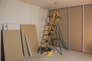 d&eacute;couvrez le prix du placo au m&sup2;, les diff&eacute;rents types de plaques de pl&acirc;tre et conseils pour estimer le co&ucirc;t de vos travaux d&rsquo;am&eacute;nagement et de r&eacute;novation.