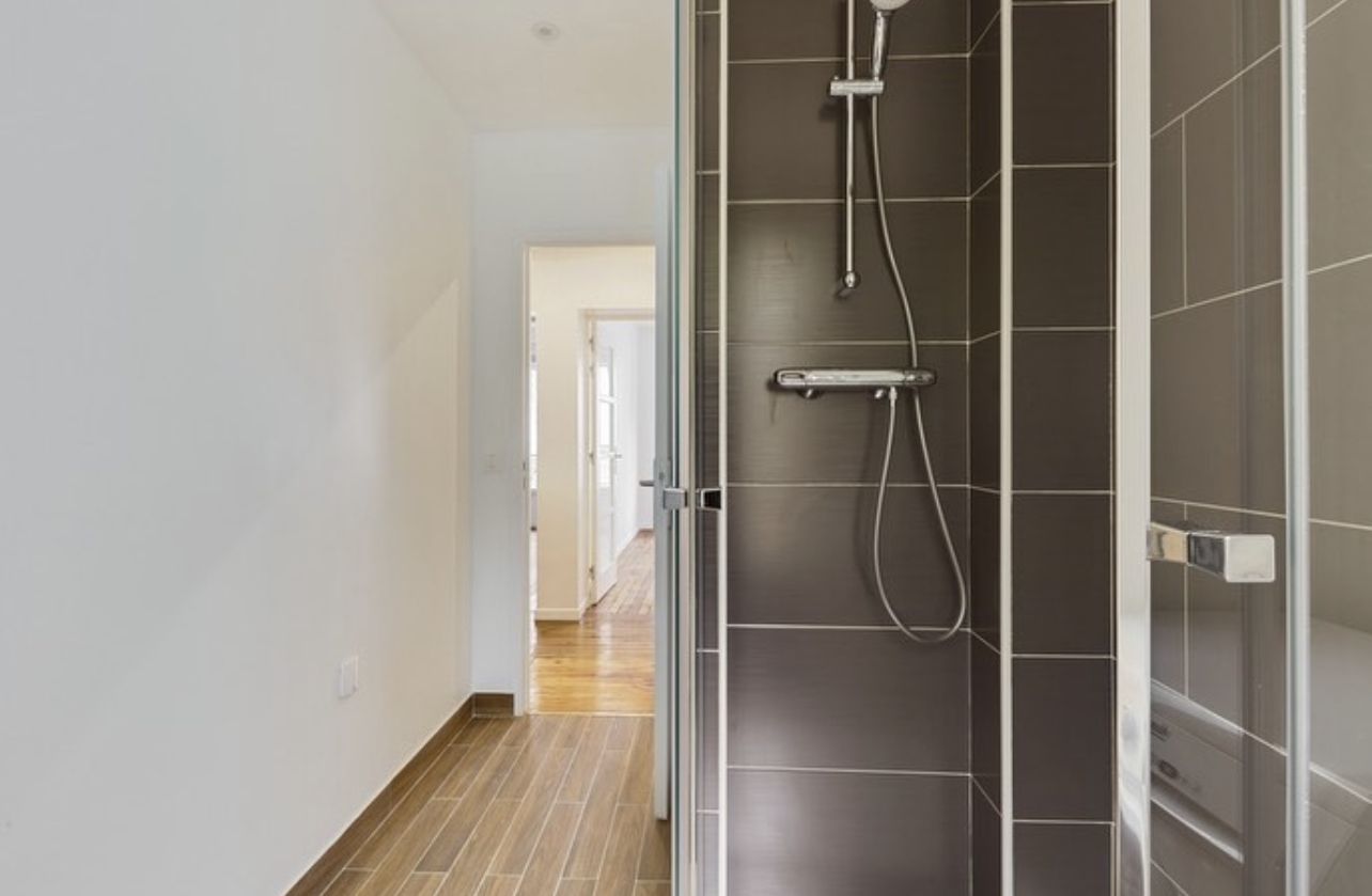 d&eacute;couvrez notre service de r&eacute;habilitation pour 2 pi&egrave;ces &agrave; paris : transformation sur mesure, optimisation de l&rsquo;espace et r&eacute;novation de qualit&eacute; pour un appartement moderne et confortable.