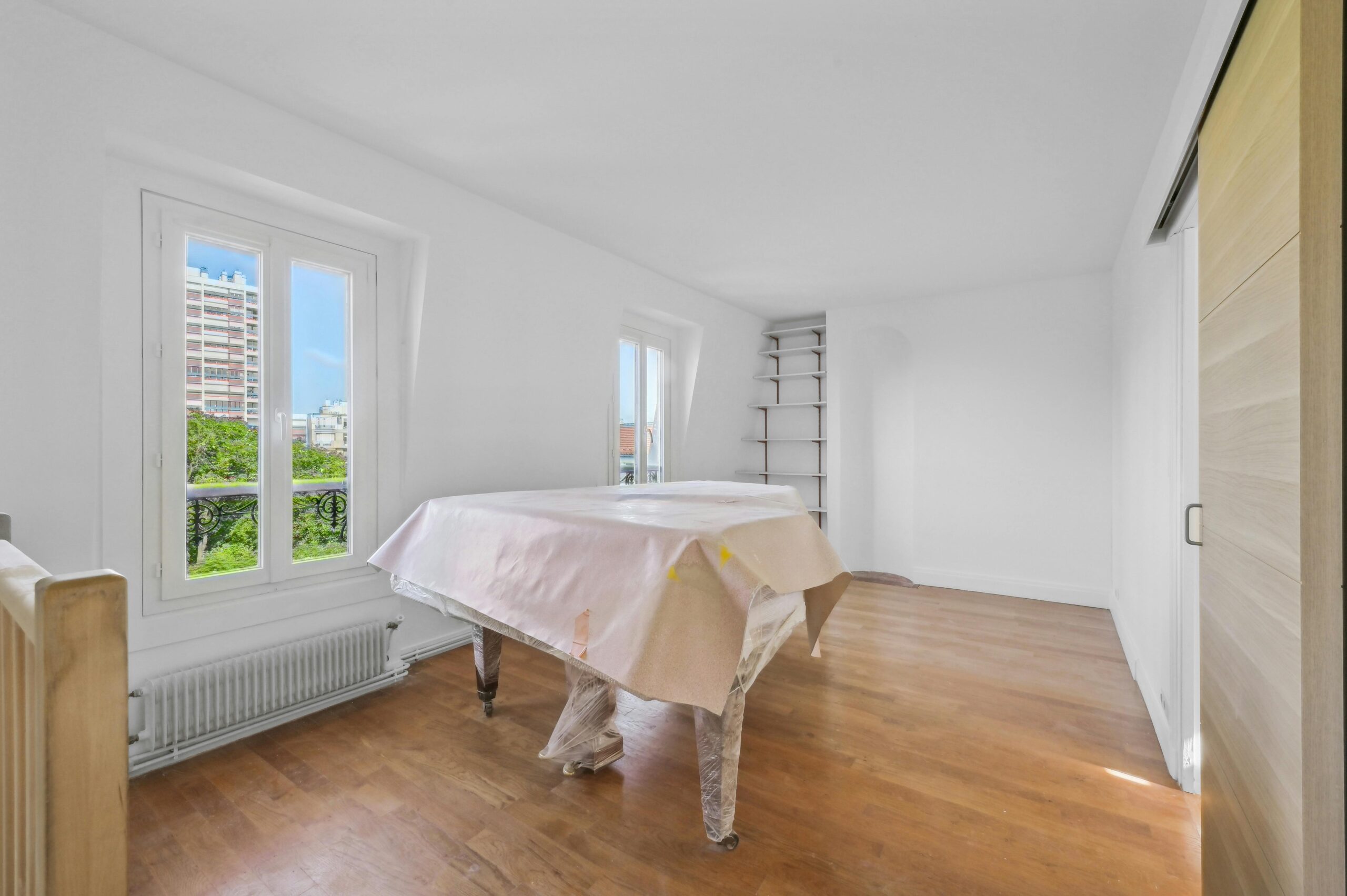 confiez la rénovation de votre 2 pièces à paris 17 à des experts. prestations sur-mesure, conseils personnalisés et résultat de qualité pour sublimer votre appartement.